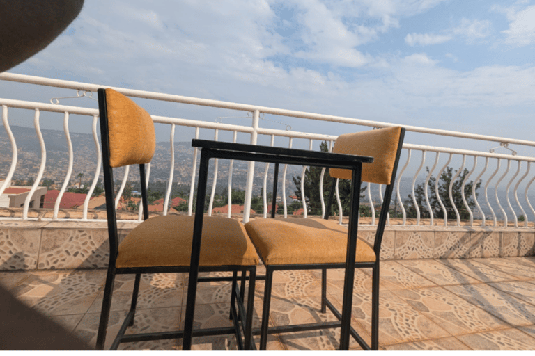 Kigali: Volcanoes National Park Gorilla Trekking Tour