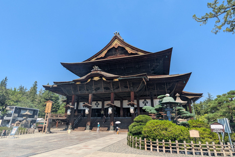 Nagano: tour del Tempio Zenkoji e esperienza da samuraiNagano: tour del tempio Zenkoji ed esperienza samurai