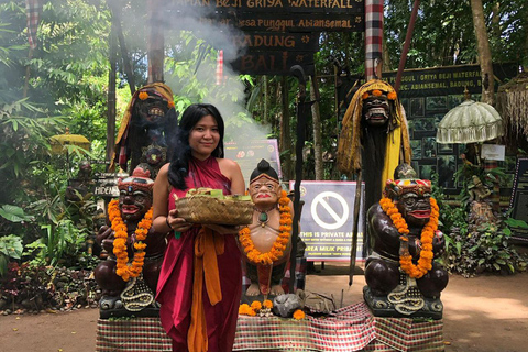 ubud griya beji waterfalls : cérémonie de purification