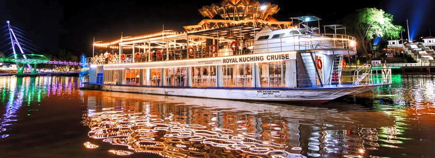 Kuching : croisière nocturne, spectacle de danse, boisson et dîner en option