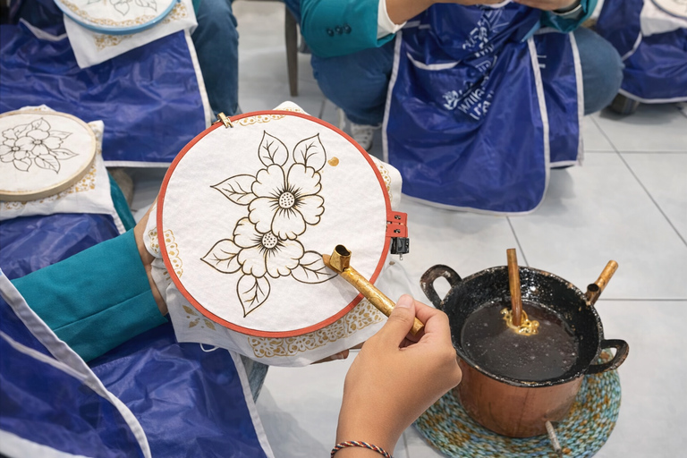 Yogyakarta: Batik-Making Workshop with Local Expert & Drink