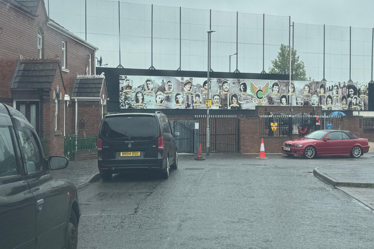 Belfast: Historical & Political Tour with Hotel Pickup