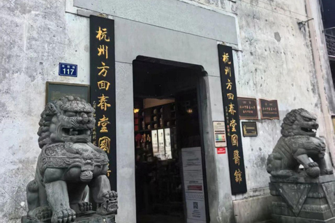 Hangzhou TCM ：Pulse diagnosis & herbal bag & Cupping Pulse diagnosis + traditional Chinese medicine sachets