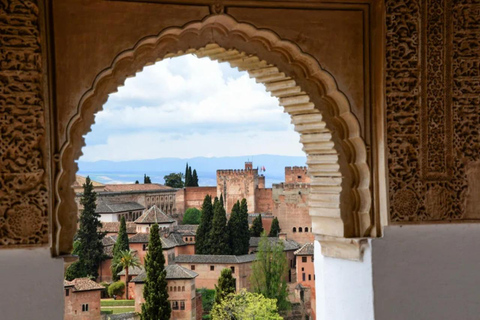 From Málaga and Costa del Sol: Trip to Granada with Alhambra admission From Malaga: Spanish Tour