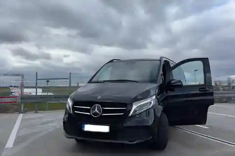 Prague: Airport Transfer to City Center or Vice Versa