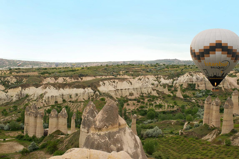 Göreme: Lot balonem o wschodzie słońca nad KapadocjąGöreme: Lot balonem o wschodzie słońca z filmem w prezencie