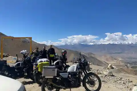 From Srinagar: 6-Day Motorcycle Tour to Leh and Nubra Valley