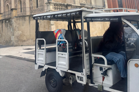 Madrid: Tuk-tuk tour of the historic center and highlights Madrid: 2-hour tuk-tuk tour of the historic center and highlights