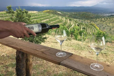 Berat: Private Sunset Tour with Wine and Fruits