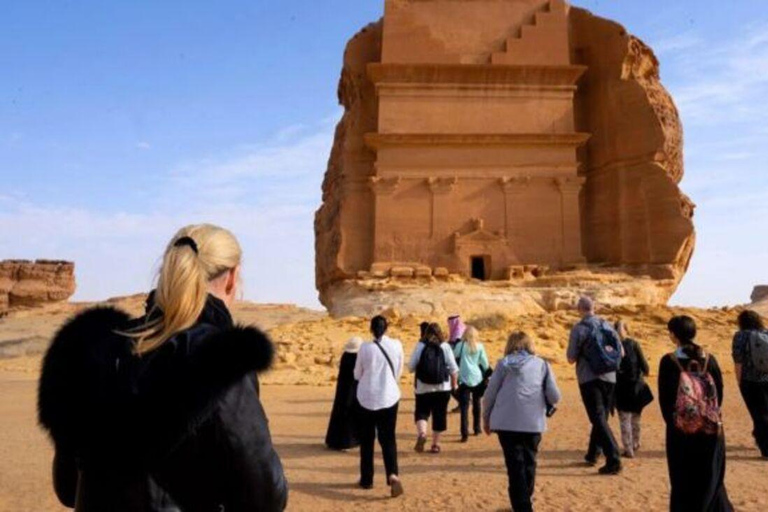 Al-'Ula: Hegra Winter's Edge e spedizione al tramonto nabateoAlUla: Hegra Winter's Edge &amp; Nabataean Sunset Expedition