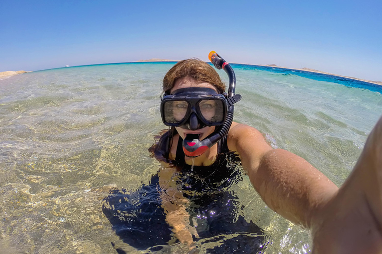 Sharm El-Sheikh: Desert & Waves Adventure / Lunch Option 2 : ( 1 x DBL Parasailing + Banana + Tube )