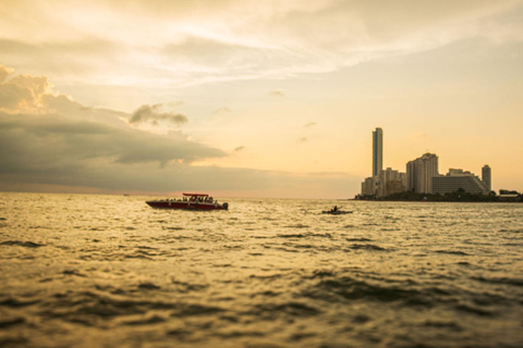 Carthagène : visite de la baie avec open bar, coucher de soleil et discothèqueCarthagène : excursion dans la baie avec open bar, coucher de soleil et soirée disco