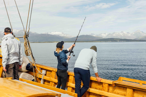 Tromsø: Evening Fishing Cruise with Hermes II