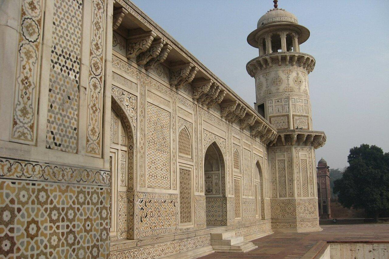 Taj Mahal &amp; Agra Tour with Skip the Line Entry &amp; TransferPrivate Transfer + Tour Guide + Entry Tickets + Lunch