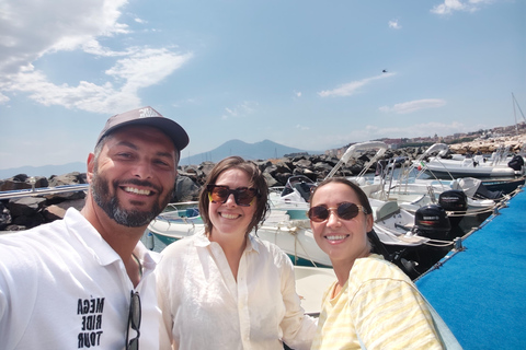Naples: Neapolitan Culture Class on a Boat with Local Food and Beer Naples: Neapolitan Boat Class with Local Food and Beer