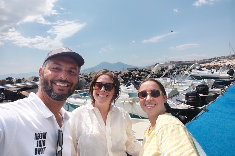 Naples: Neapolitan Culture Class on a Boat with Local Food and Beer Naples: Neapolitan Boat Class with Local Food and Beer