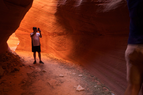 Kanab: Peek-a-Boo Slot Canyon Tour with 4x4 Ride