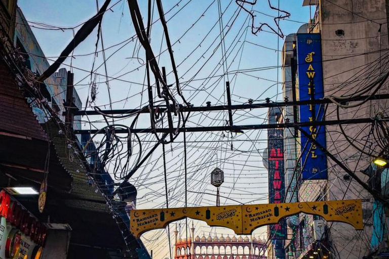 Delhi: Old Delhi Heritage Walk+Rikshaw Ride & Spice Market