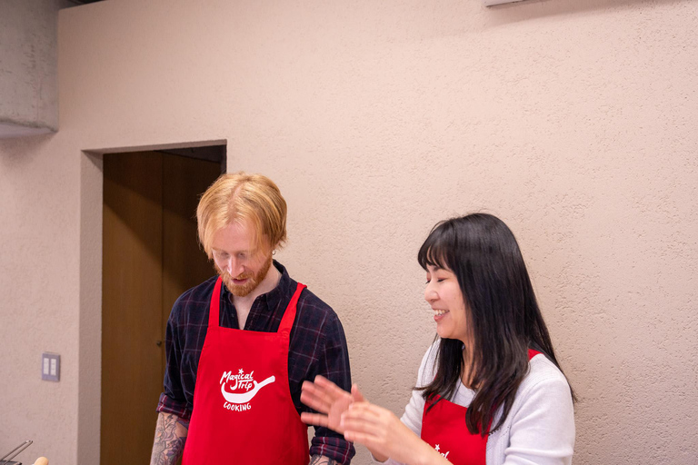 Osaka : Cours de cuisine et dégustation de saké avec visite du marché local