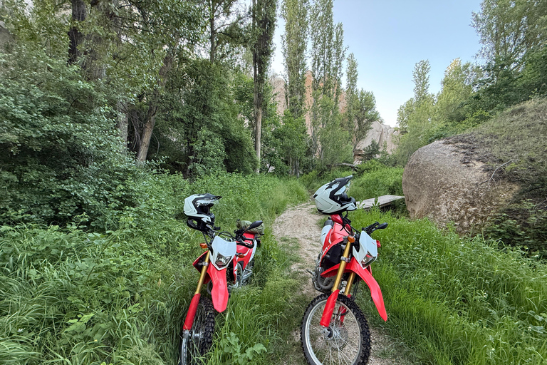 Enduro-motorcykeltur i KappadokienSolnedgångstur på enduromotorcykel