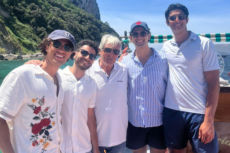 جولة بالقارب الفاخر على ساحل أمالفي من سورينتو