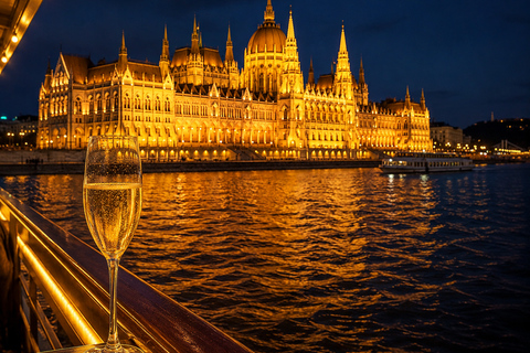 Budapest: Panoramic Danube Cruise with Unlimited Drinks