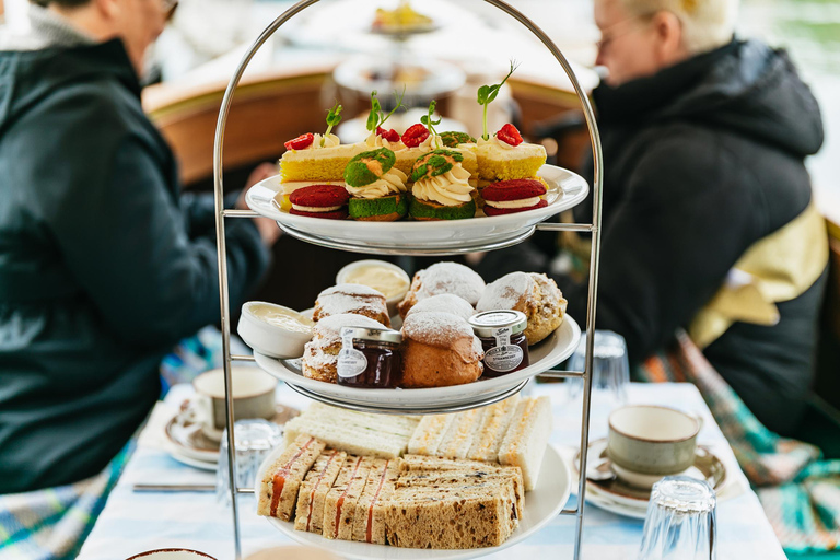 Oxford: Sightseeing River Cruise with Afternoon Tea