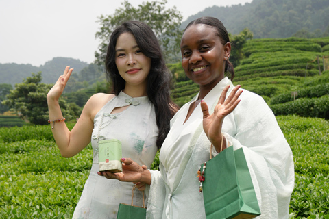 Hangzhou: Meijiawu Tea Picking and Roasting Experience Hangzhou: Meijiawu Tea Picking and Roasting Experience (3h)