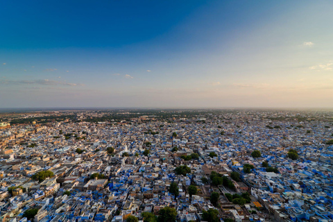 Desde Jodhpur: Recorrido turístico de un día por Jodhpur en cocheTransporte privado en Ac, guía turístico en directo y entradas a los monumentos