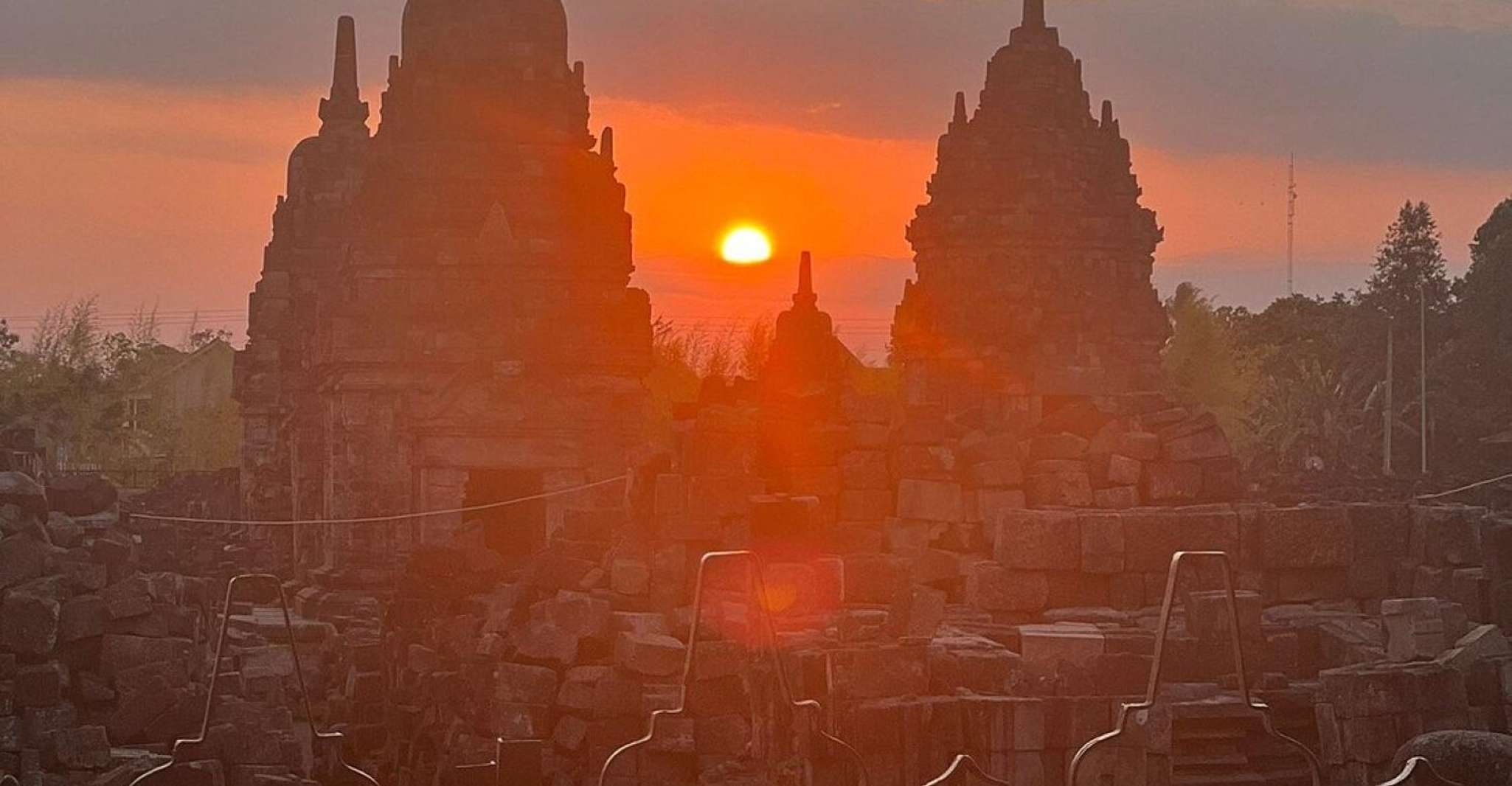 Yogyakarta: Borobudur Sunrise Climb & Prambanan with Ticket photo 4