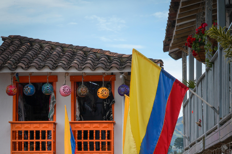 Medellín: Tour privado Pablo Escobar y &quot;Pueblito Paisa&quot;Visita Privado Pablo Escobar y Pueblito Paisa