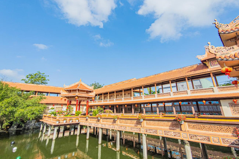 Zachód słońca w Da Nang: wioska Mat, pagoda Nam Sơn i Charming ShowZachód słońca w Da Nang: wioska Mat, pagoda Nam Sơn i uroczy show