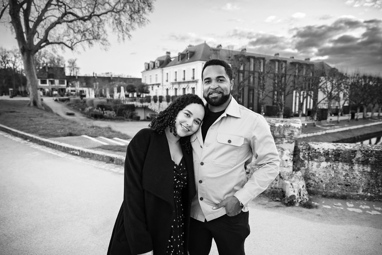 Amboise: Private Photoshoot with a Professional Photographer Private Photoshoot for large groups, family gatherings.