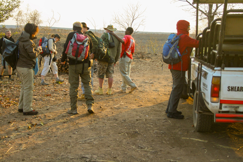 Von Victoria Falls aus: Batoka-Wanderung &amp; Ndebele-Dorf-Tour