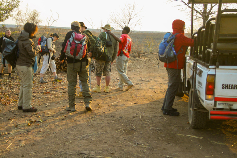 Von Victoria Falls aus: Batoka-Wanderung &amp; Ndebele-Dorf-Tour