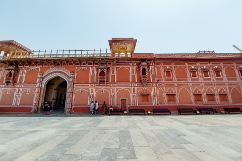 Vanuit Delhi: tweedaagse privétour met overnachting in Pink City JaipurTour alleen met auto + chauffeur + gids