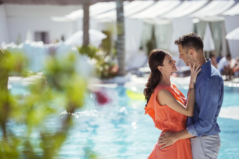 Gran Canaria: Private Playa del Inglés Holiday Photoshoot Standard: 20 photos | 30 mins