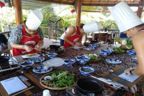 Cours de cuisine à Hoi An, bateau-panier et coucher de soleil dans le sanctuaire de My Son