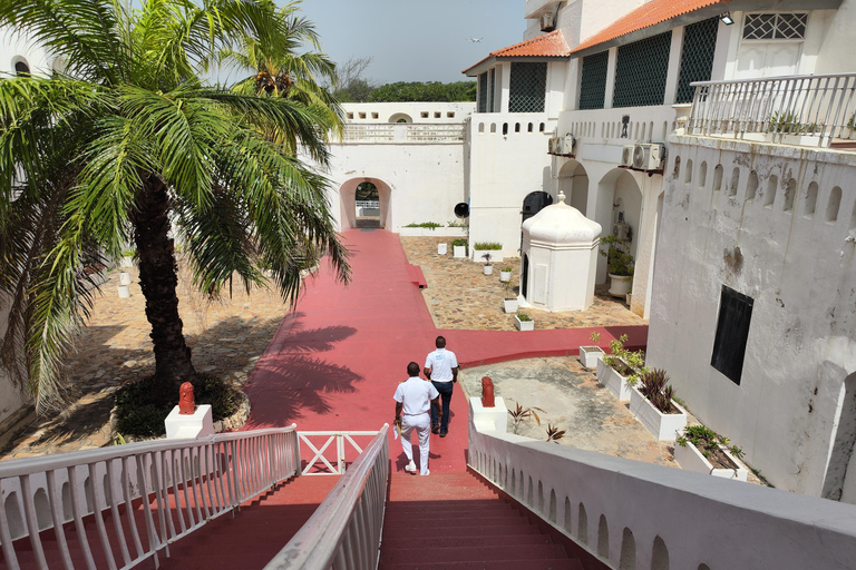 Accra: Osu Castle, Kwame Nkrumah Museum, and Fantasy Coffins Accra Private Tour Experience