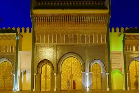 Fez: Guided Night Tour with Dinner and Live Entertainment