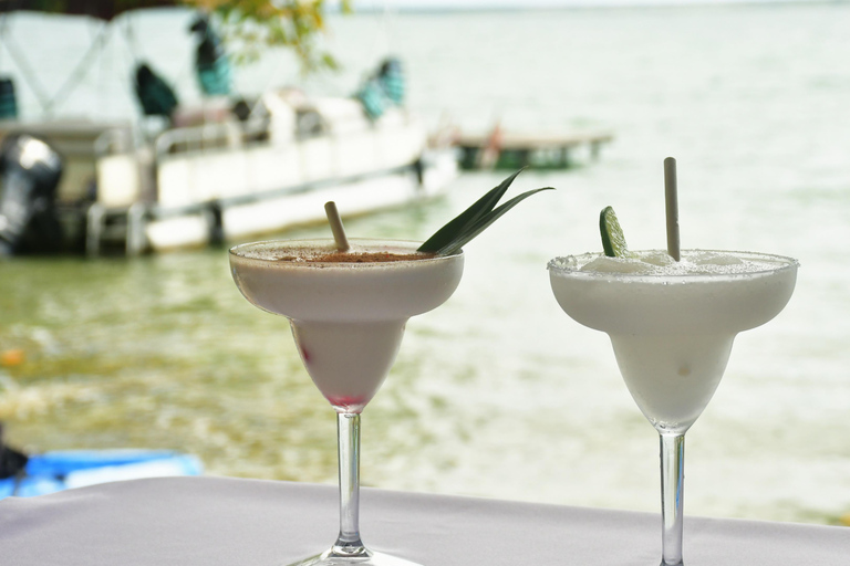 Mahahual: Chacchoben Mayan Ruins and Seven Color Lagoon Trip