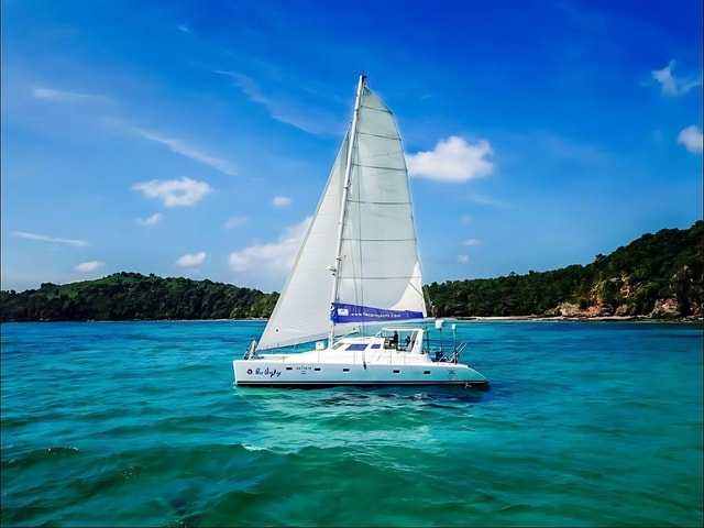 Phuket: Coral and Racha Islands Catamaran Cruise with Lunch