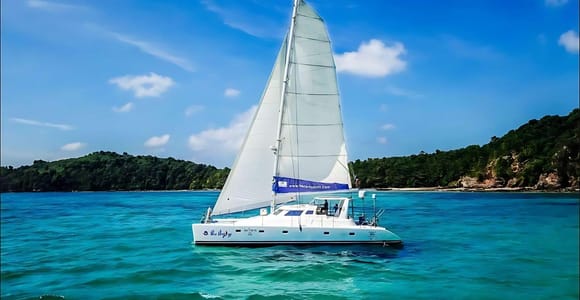 Phuket: Coral and Racha Islands Catamaran Cruise with Lunch