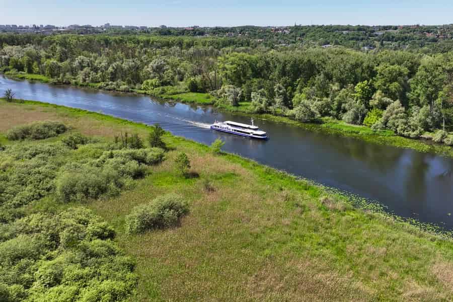 Stettin: Natur-Bootsfahrt zum Dąbie-See und zum Betonschiff. Foto: GetYourGuide Stettin: Natur-Bootsfahrt zum Dąbie-See und zum Betonschiff. Foto: GetYourGuide
