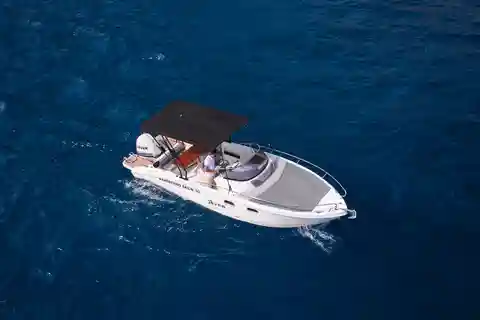 Sorrento: Private Capri Speedboat Tour mit Snacks & Getränken