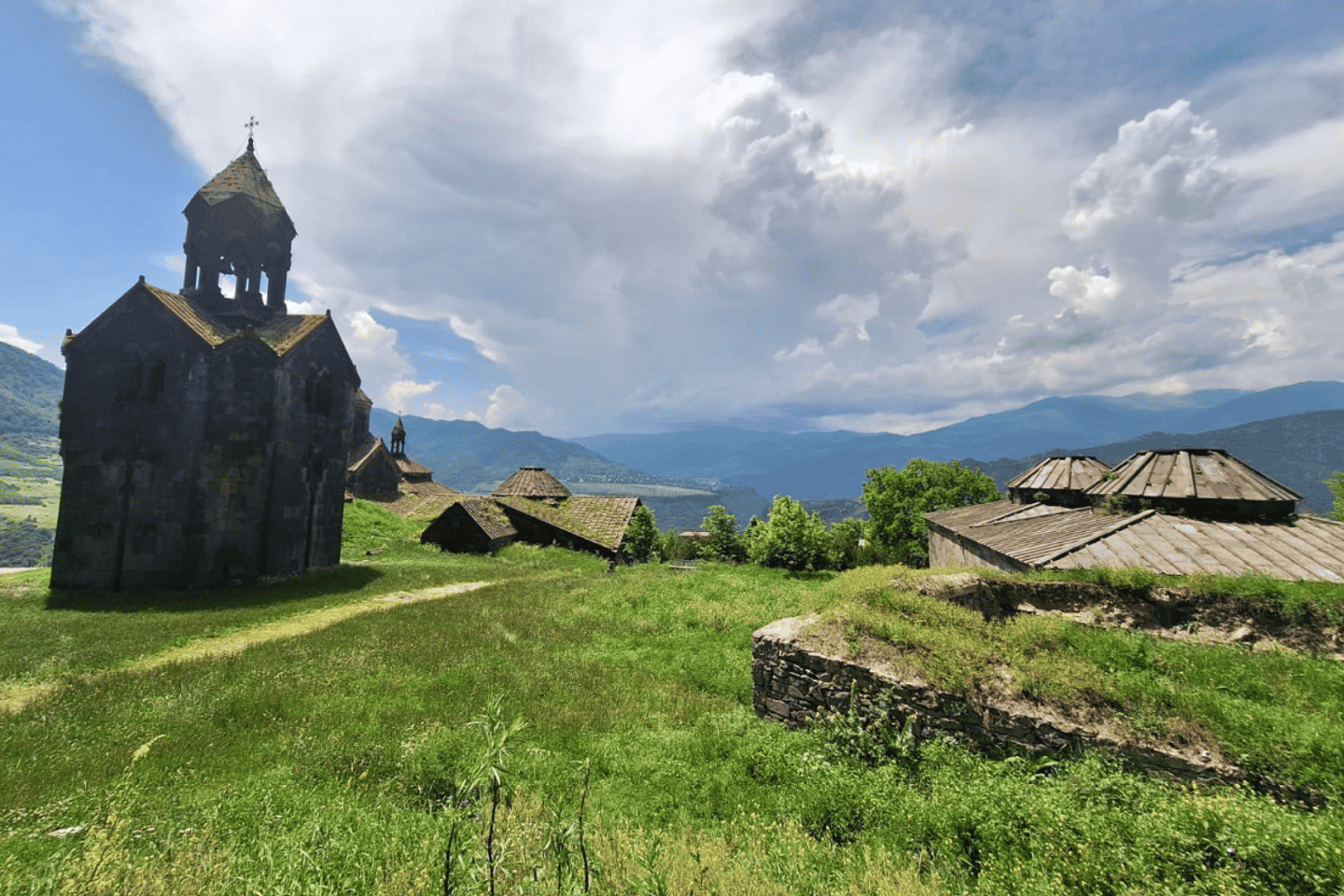 Haghpat, Sanahin & Odzun, Mendz Er oder Zarni-Parni Höhlen