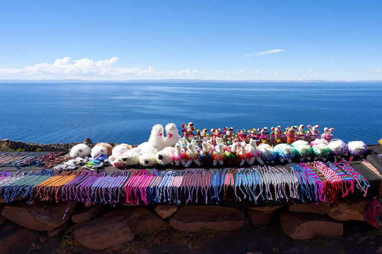 Bezoek het indrukwekkende Titicacameer (Uros eiland en Taquile).