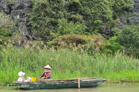 Ninh Binh liten grupp från Hanoi: Båt, cykel och vardagslivNinh Binh liten grupp från Hanoi: Båt, cykel och vandring