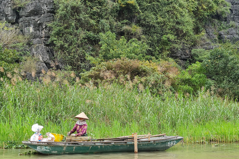 Ninh Binh liten grupp från Hanoi: Båt, cykel och vardagslivNinh Binh liten grupp från Hanoi: Båt, cykel och vandring