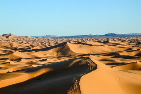 Marrakech: tour de 3 días del desierto del Sahara a MerzougaTour que termina en Fez con quad